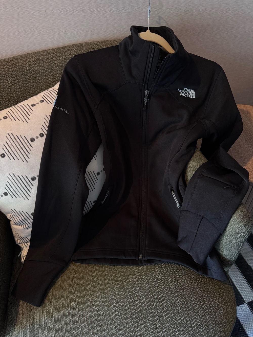 The North Face Black Softshell Performance Jacket - Picture 8 of 9